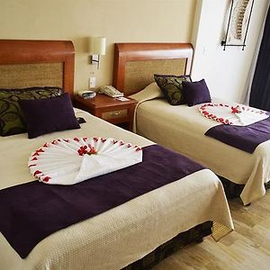 Deluxe Lagoon Room
